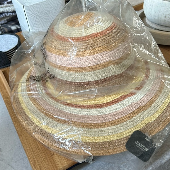 Toast Sun Hat with neutral colors - Picture 12 of 16